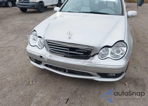 2005 Mercedes-Benz C 230 Kompressor Sport z USA, uszkodzony, nr VIN WDBRF40J95F622394